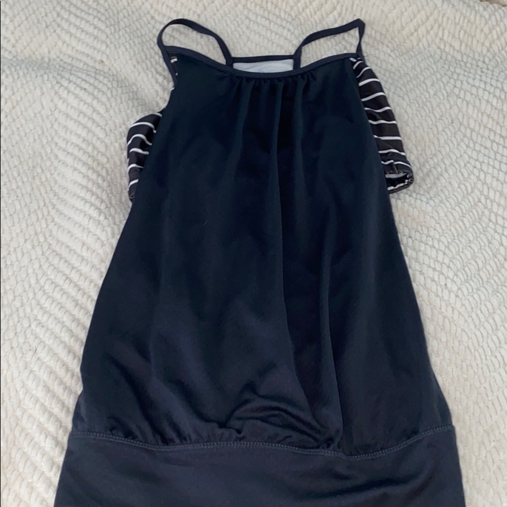 Old navy active workout top with sports bra NWOT